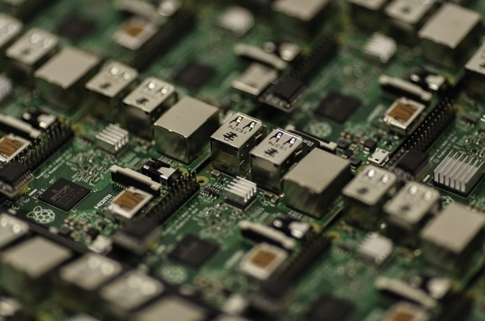 The Geopolitical Gamble Between Global Digitalisation and Green Trends